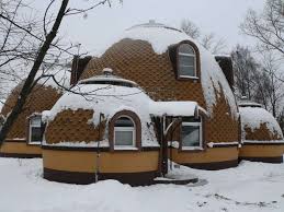 Iglu Haus im Winter (2)